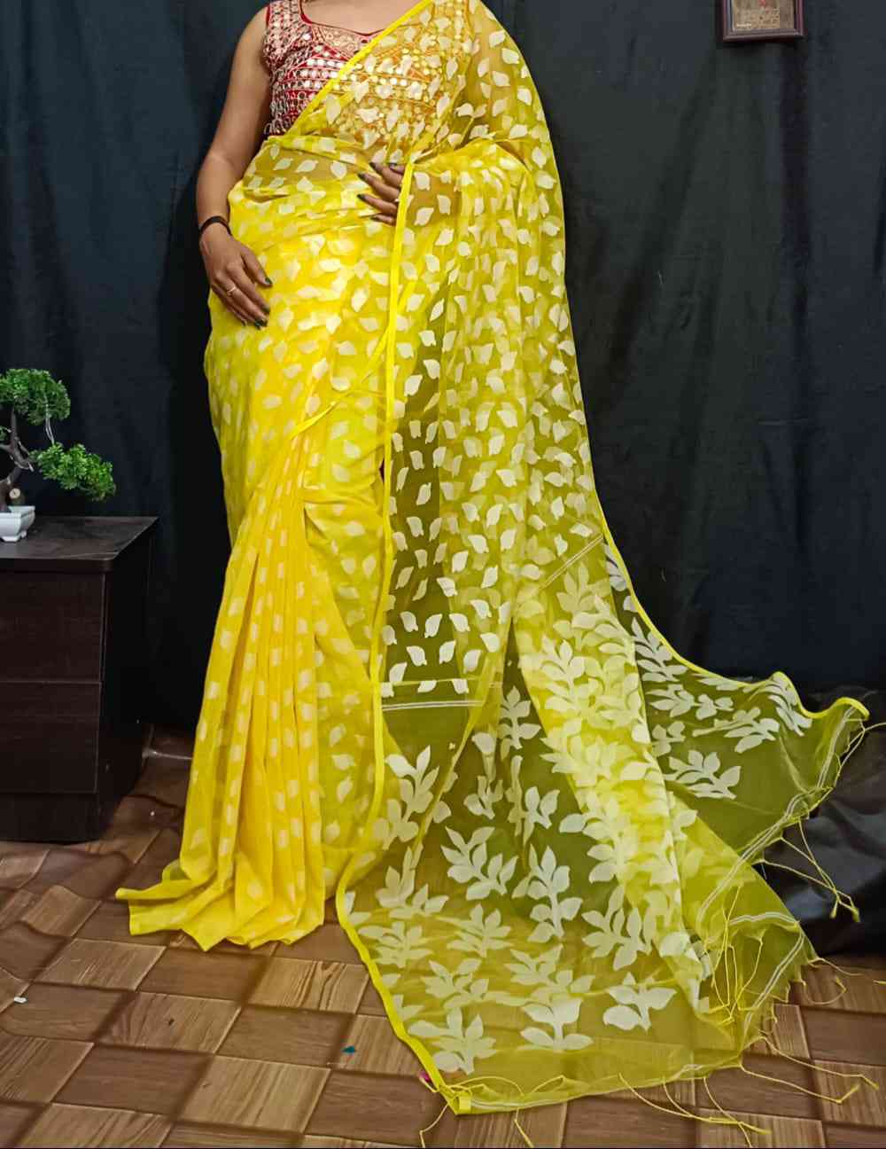 Jhora Pata Jamdani Saree
